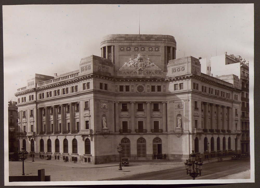 Barcelona. Banco de España. Photograph album of the building on Via Layetana. 1932. Photograph: Andreu Puig Farran. Gelatin silver.