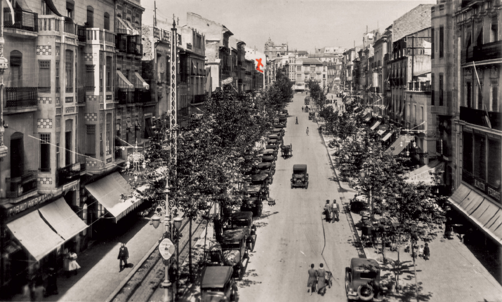 Solar adquirido para construcción de la sucursal del Banco de España en Alicante. Calle Méndez Núñez. Ca. 1936. Tarjeta postal.