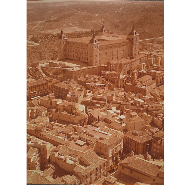 Toledo. Aerial view of the Banco de España central offices. 1976. Photograph: Paisajes Españoles. Chromogenic print.