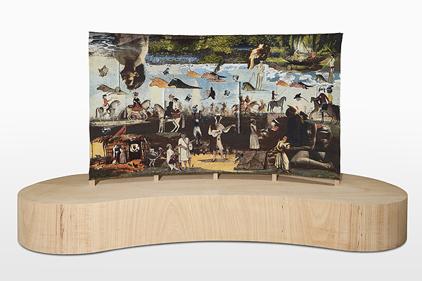 Mercedes Azpilicueta. The Captive: Here’s a Heart for Every Fate, 2019. Jacquard (lana y algodón). 157 x 300 cm. Base: 48 x 4,50 x 1,47 cm. Colección Banco de España.