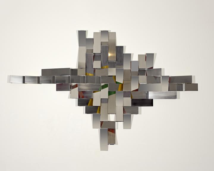 José María Cruz Novillo. Sin título, 1976. Relieve de acero inoxidable y pintura acrílica. Colección Banco de España
