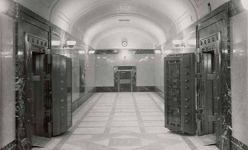 La Cámara del Oro, un espacio cargado de simbolismo y misterio que encarna la concepción del poder económico como valor sagrado