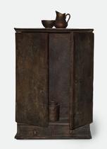 Armario de bronce I [Bronze Dresser I]