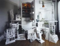 Le Corbusier con piña [Le Corbusier with Pineapple]