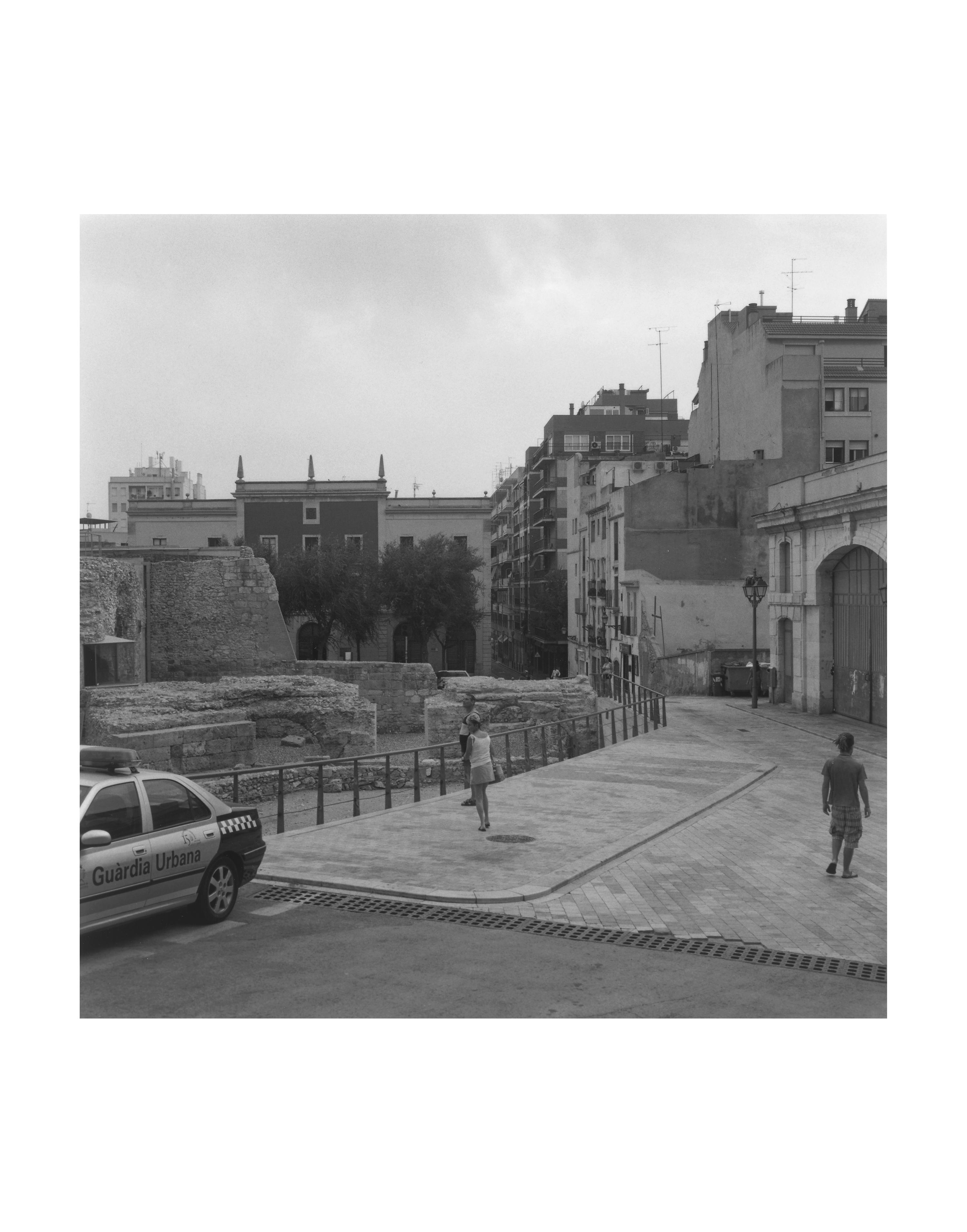 Sector del circo romano, calles Oleguer y Baixada Pescateria, Tarragona, 29 agosto, 2007 [Part of the Roman circus, Calle Oleguer & Calle Baixada Pescateria, Tarragona, 29 August 2007]