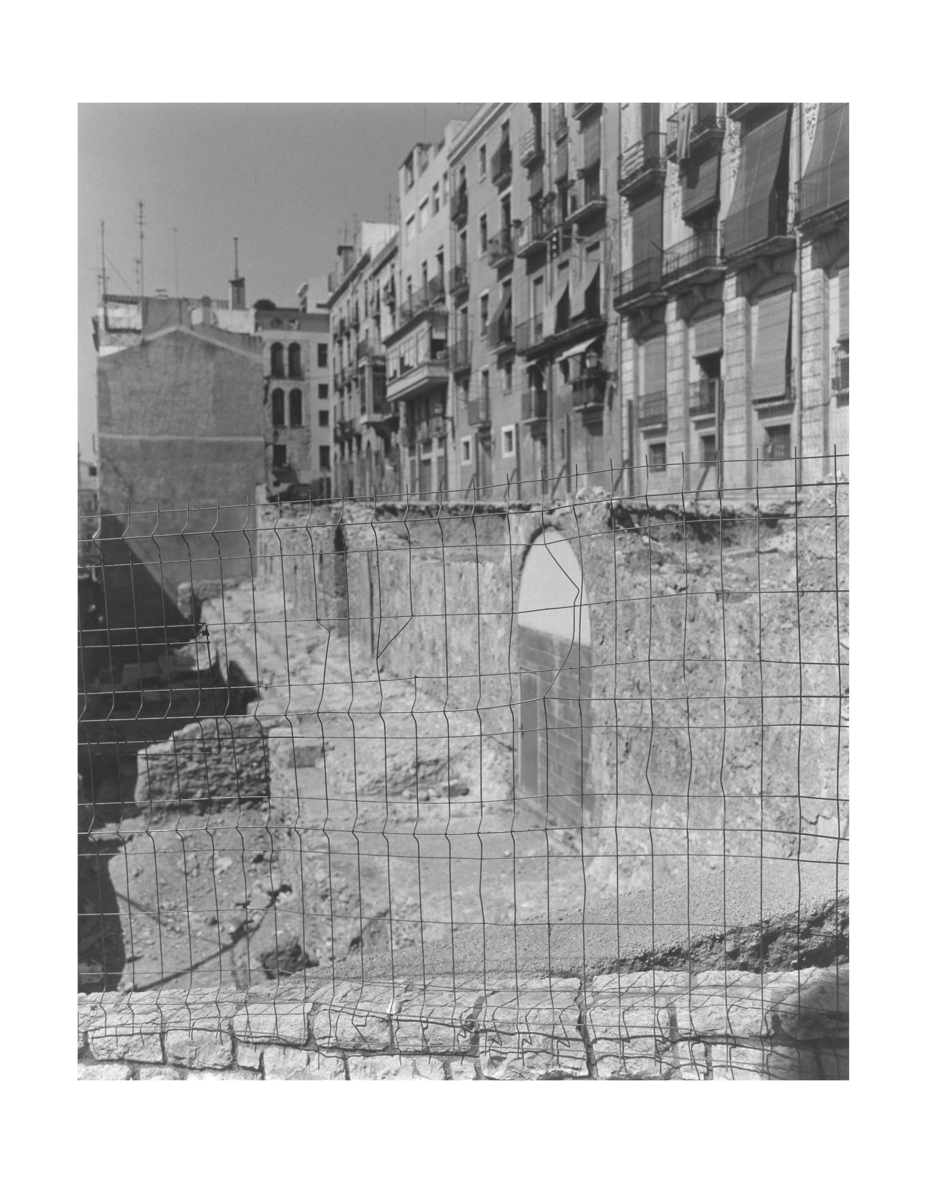 Sector del circo romano conservado en la calle Trinquet Vell, Tarragona, 16 septiembre, 2007 [A section of the Roman circus conserved at Calle Trinquet Vell, Tarragona, 16 September 2007]