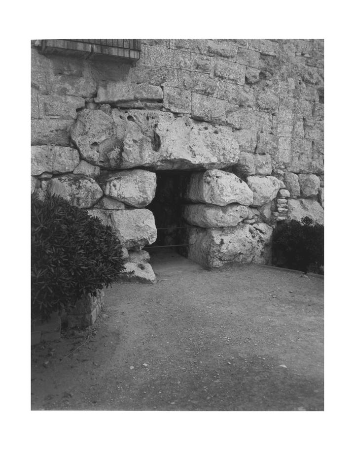 Puerta megalítica, muralla, paseo arqueológico, Tarragona, 16 septiembre, 2007