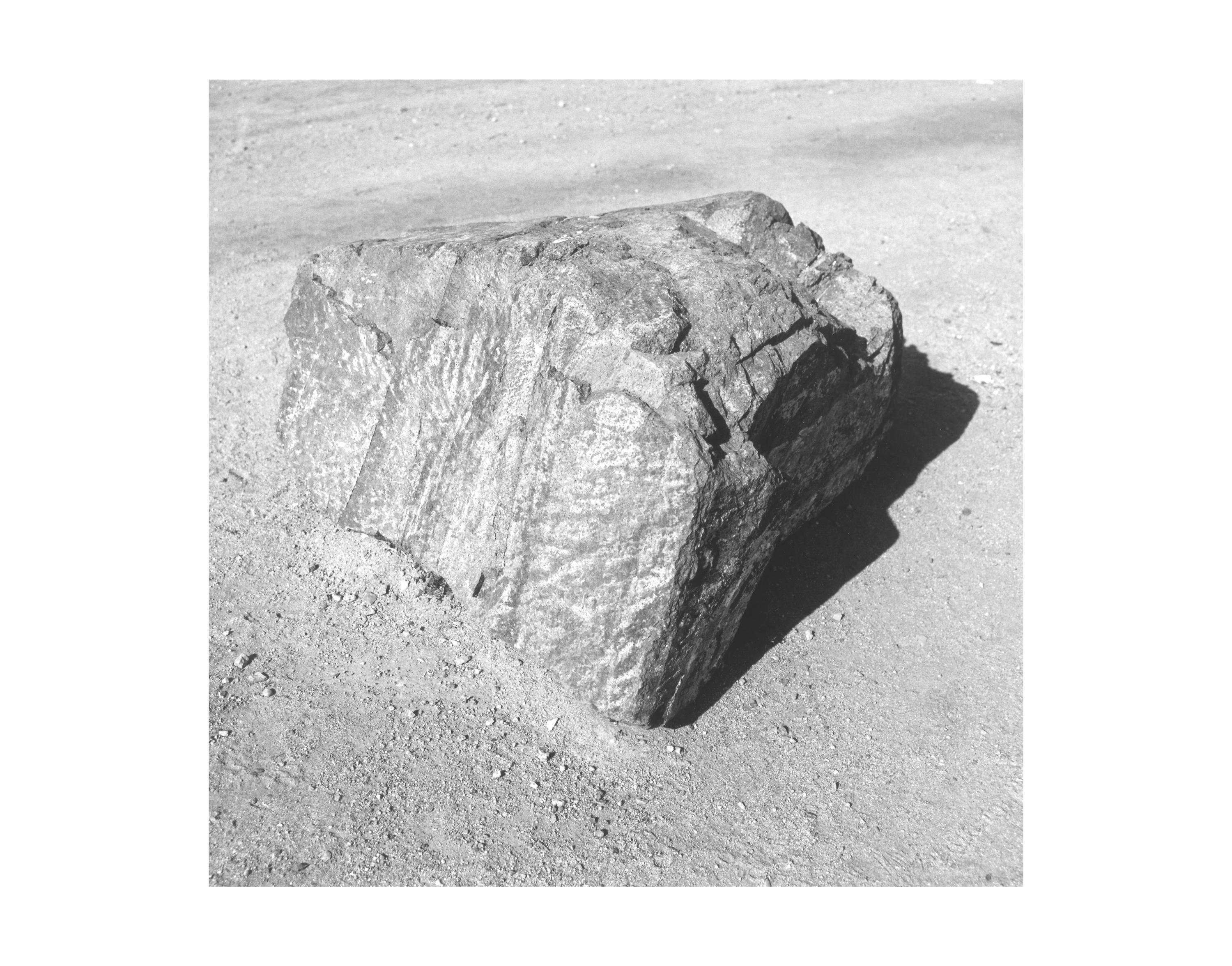 Piedra, paseo marítimo Rafael de Casanova, Tarragona, 16 septiembre, 2007 [Stone on the Rafael de Casanova Sea-front Promenade, Tarragona, 16 September 2007]