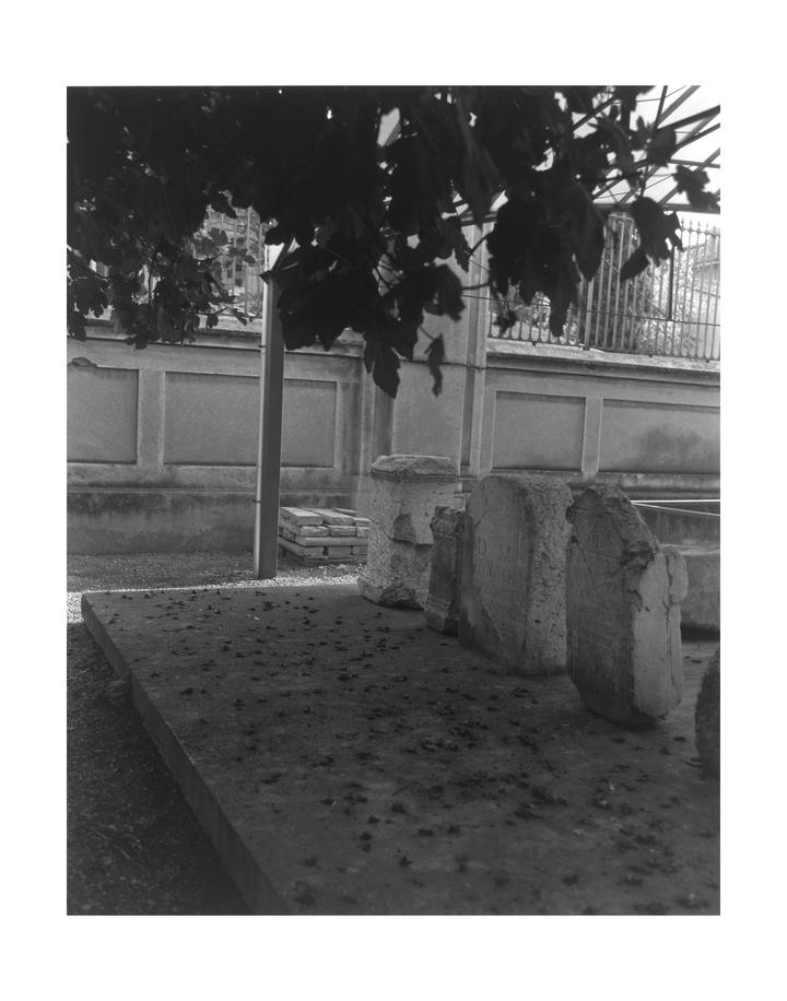 Museu Nacional Arqueològic de Tarragona (MNAT), jardines de la necrópolis paleocristiana, conjunto de aras y lápidas funerarias, Tarragona, 2 octubre, 2007