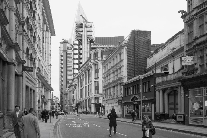 1 Lime St. (Lloyd’s Building, Richard Rogers, 1986) seen from Leadenhall St.