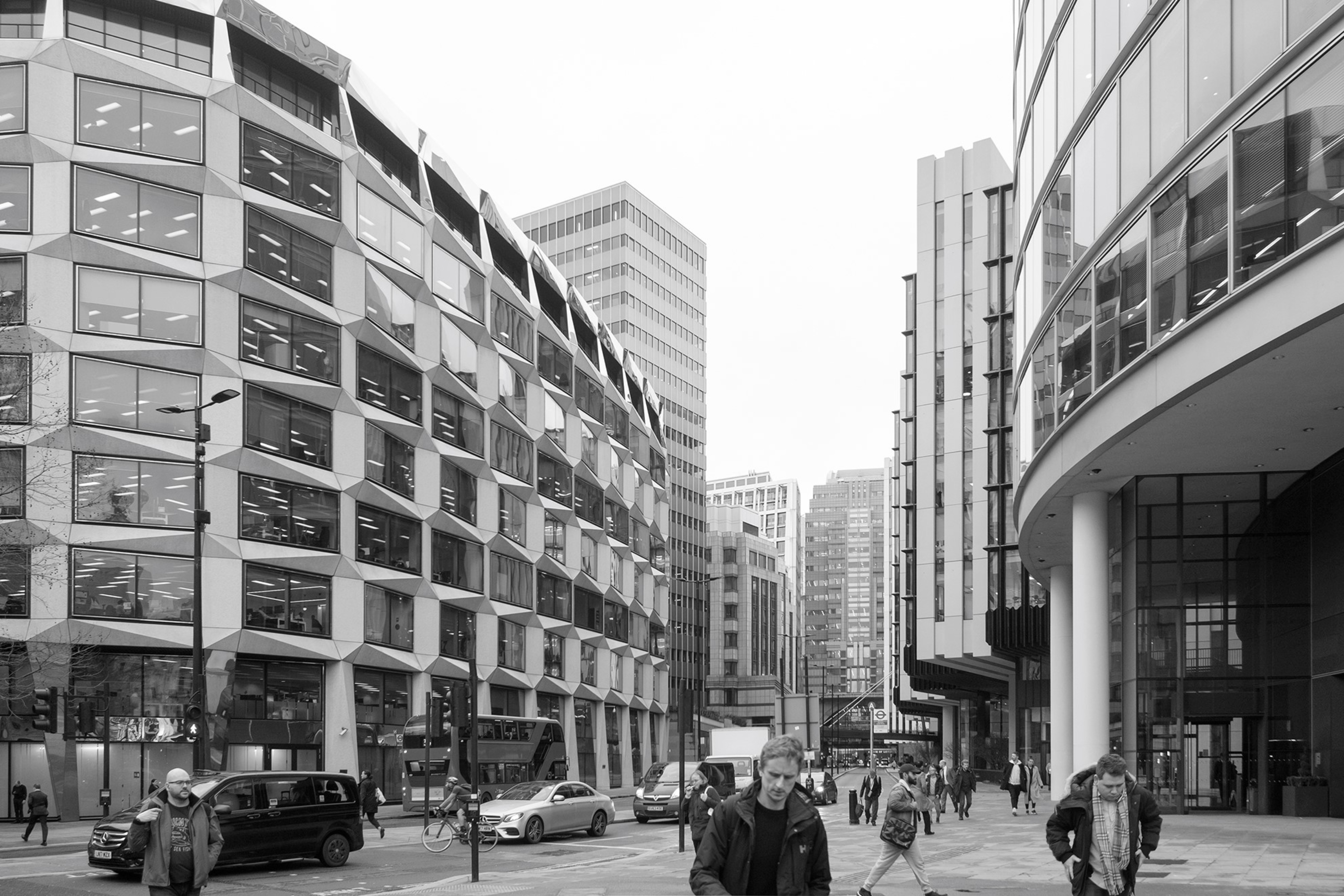 A view from London Wall with Moorgate. From left to right: 1 Coleman St. (Swank Hayden Connell Ltd, 2007), London Wall Place (Make Architects, 2017) and Moor House (Foster + Partners, 2005)