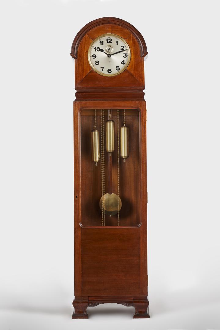 Reloj de caja alta