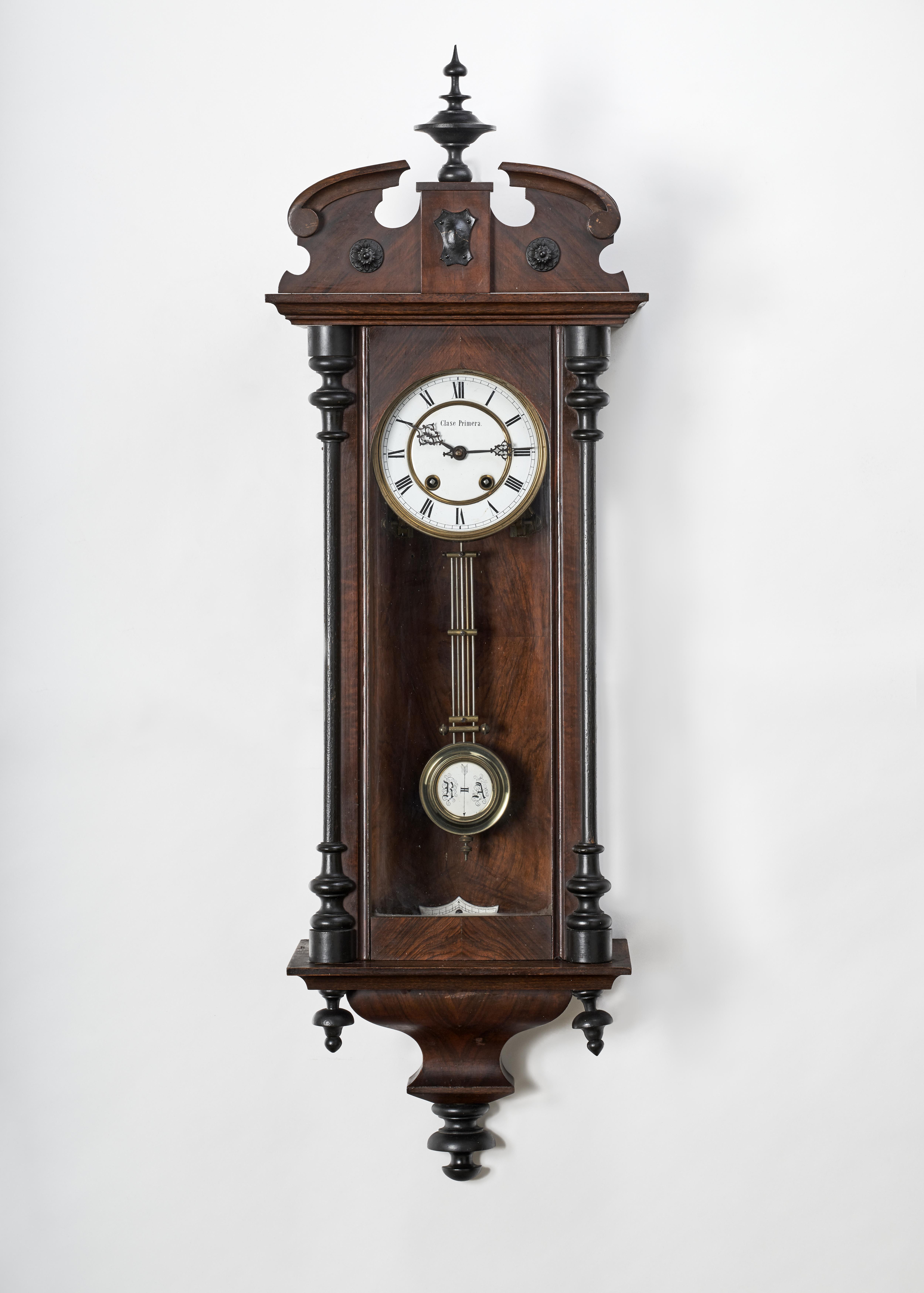 Regulador de pared [Wall-mounted regulator]