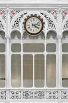 Reloj ojo de buey del patio de la Caja General