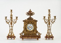 Reloj de sobremesa con guarnición