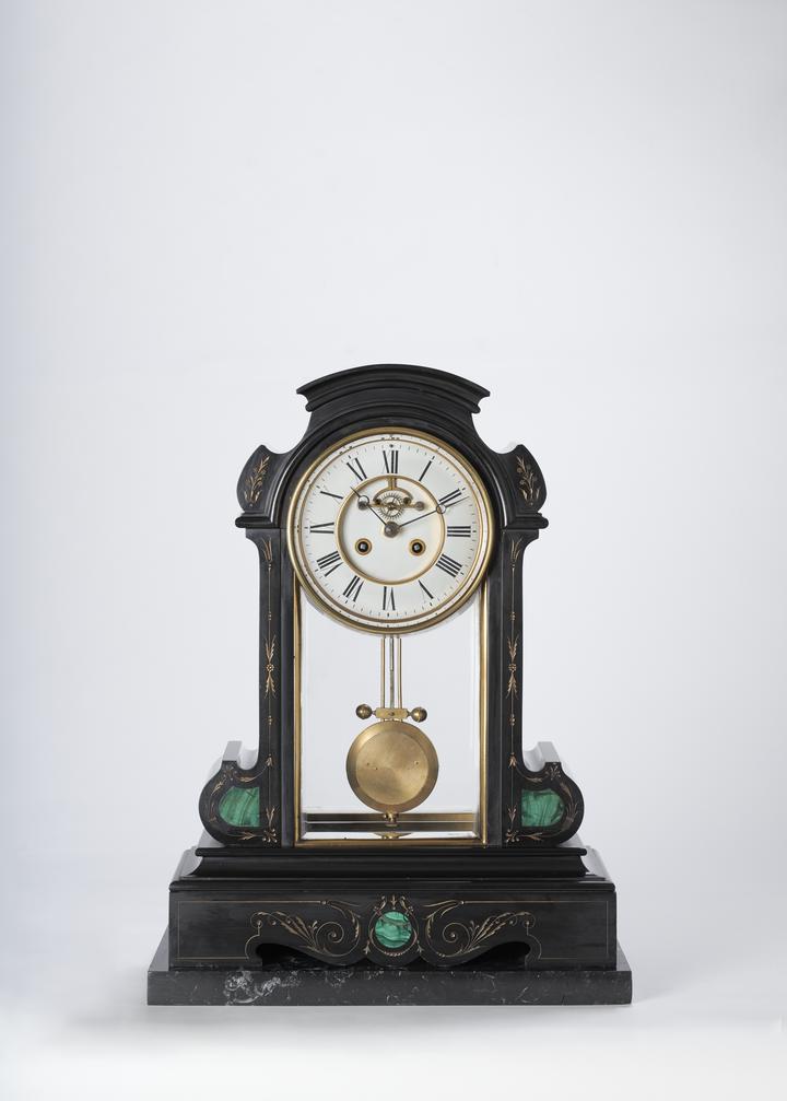 Reloj de sobremesa [Mantel clock]
