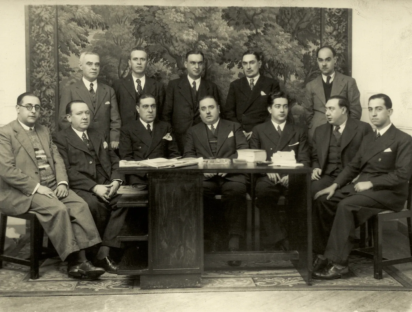 Junta Directiva de la Asociación General de Empleados del Banco de España. Ca. 1936. Fotógrafo: Cristóbal Portillo Robles. Positivo. Plata en gelatina. N.º inv. 541.