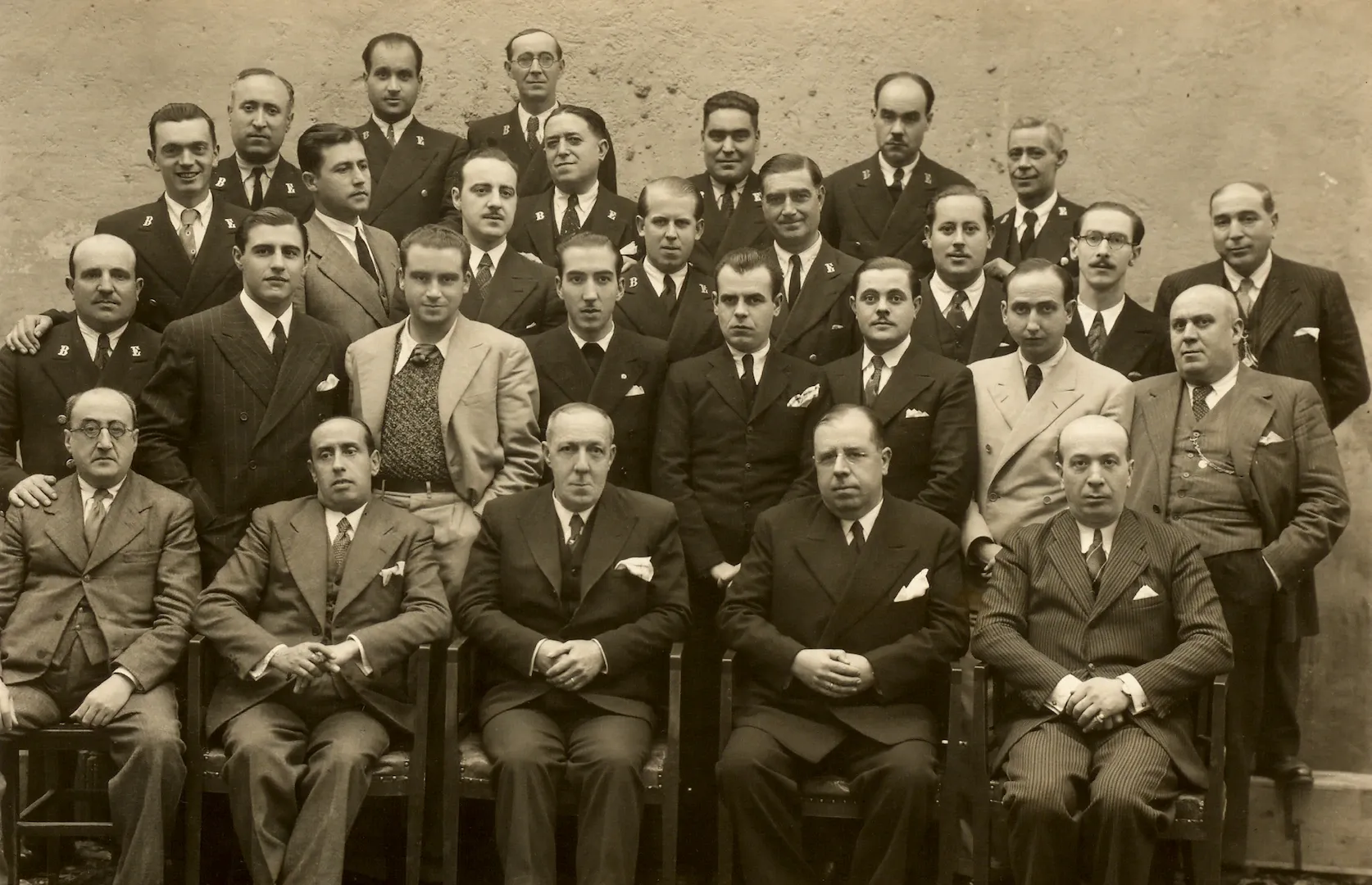 Empleados de la sucursal de Granada. Ca. 1936. Fotógrafo: desconocido. Positivo. Plata en gelatina. N.º inv. 565.