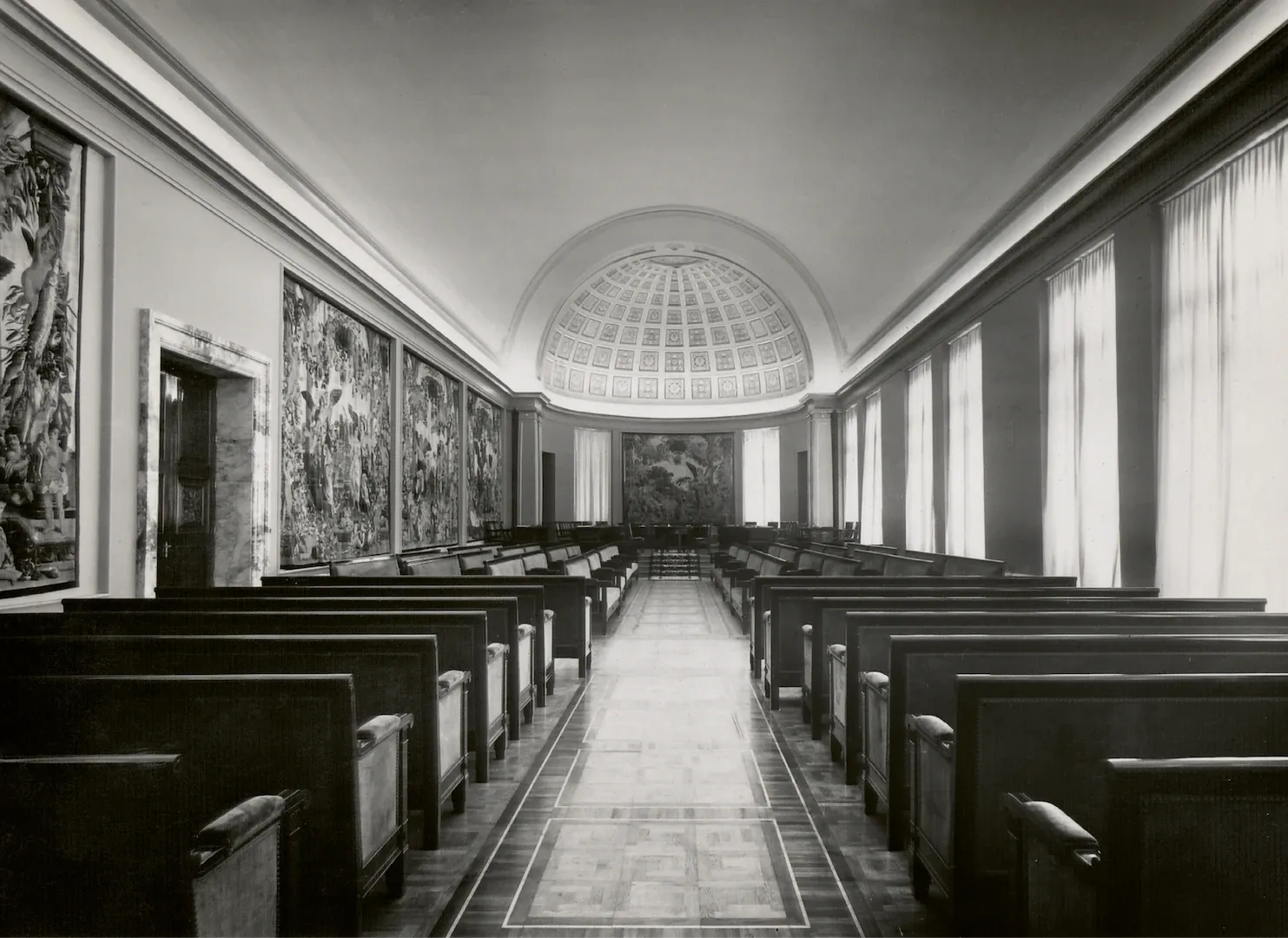 Madrid. Salón de Juntas de Accionistas del edificio del Banco de España. 1936. Fotógrafo: Antonio de Zárraga. Positivo. Plata en gelatina. N.º inv. 1044.