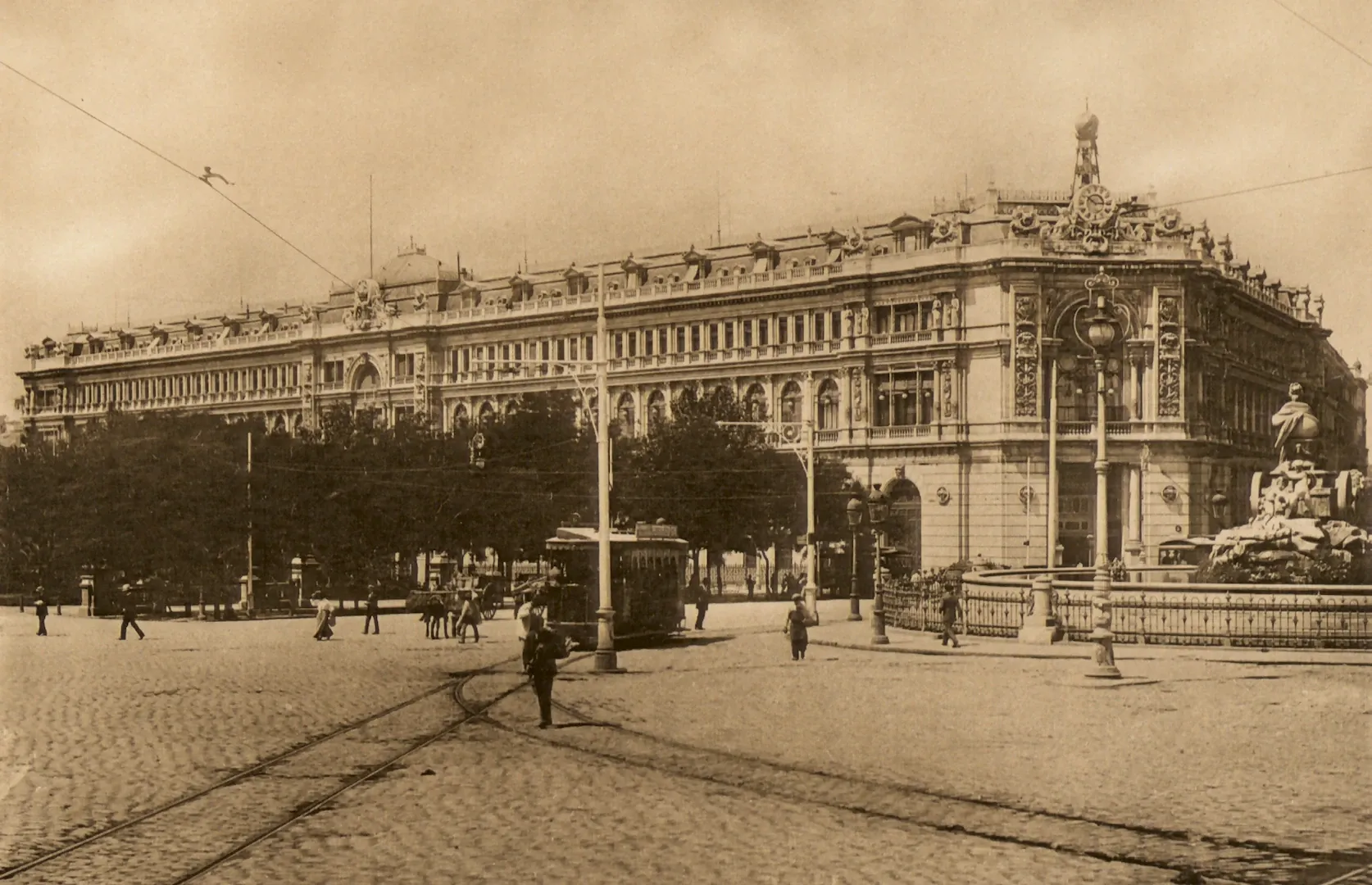 Madrid. Vista exterior del edificio del Banco de España. 1924. Impresor: Hauser y Menet. Fototipo. N.º inv. 2179.