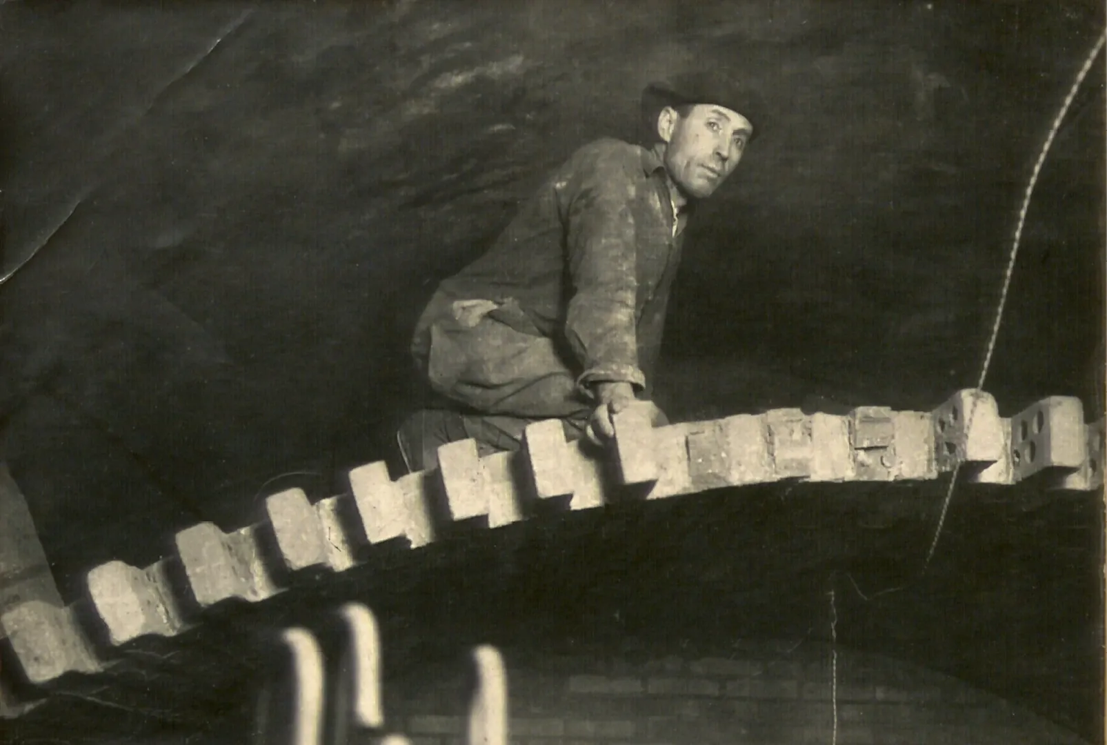 Madrid. Construcción de la caja subterránea del edificio del Banco de España. Semisección y trasdós de la falsa bóveda. Ca. 1932-1935. Fotógrafo: desconocido. Positivo. Plata en gelatina. N.º inv. 2314.