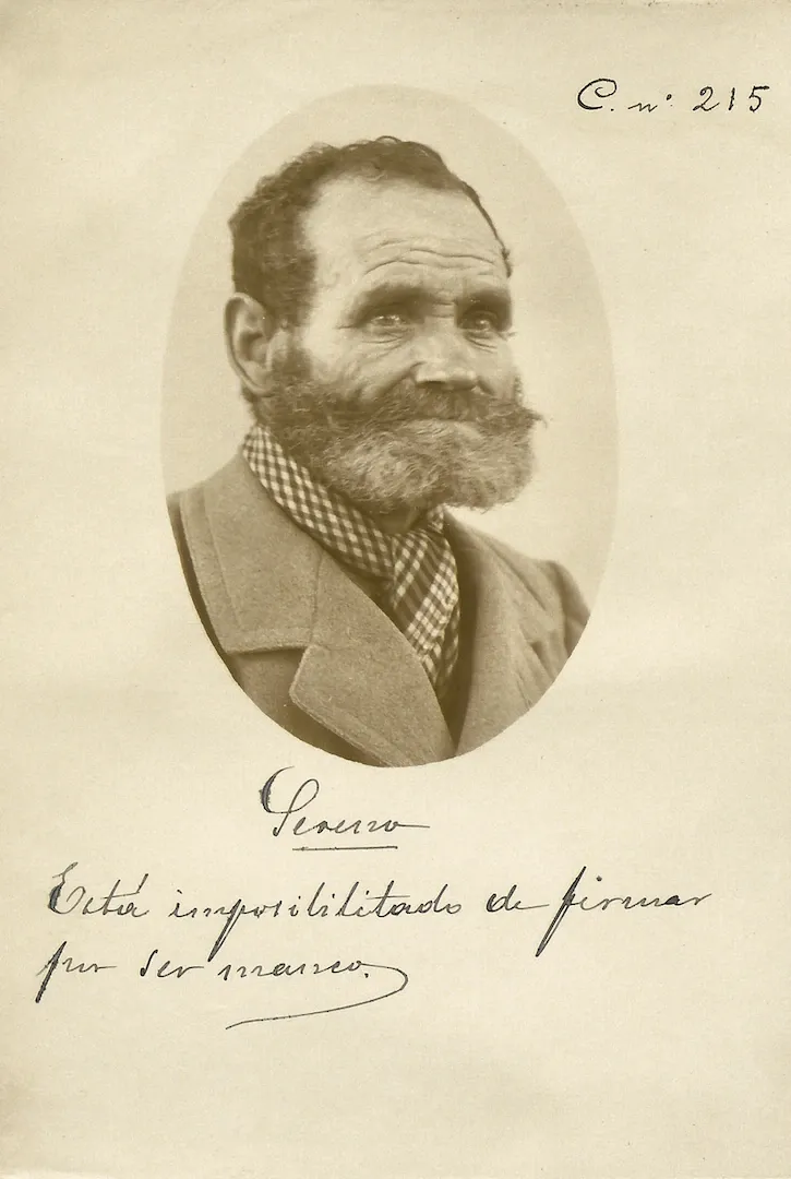 Juan Sotillo de la Fuente. Sereno. Sede de Madrid. Entre 1905 y 1907. Fotógrafo (probable): José Irigoyen Zabaleta. Positivo. Plata en gelatina. N.º inv. 4181.