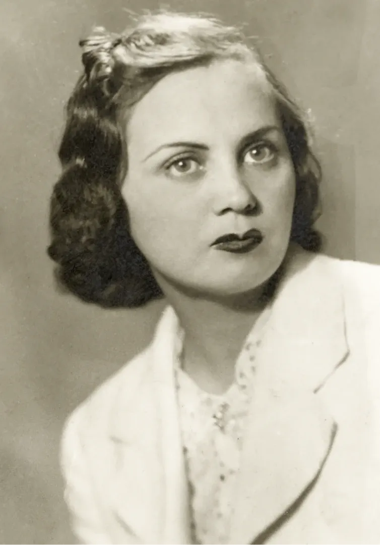 Berta Semprún Bañares. Auxiliar femenina amovible. Sede de Madrid. 1940. Fotógrafo: Francisco Amer Masfarret. Positivo. Plata en gelatina. N.º inv. 6875.