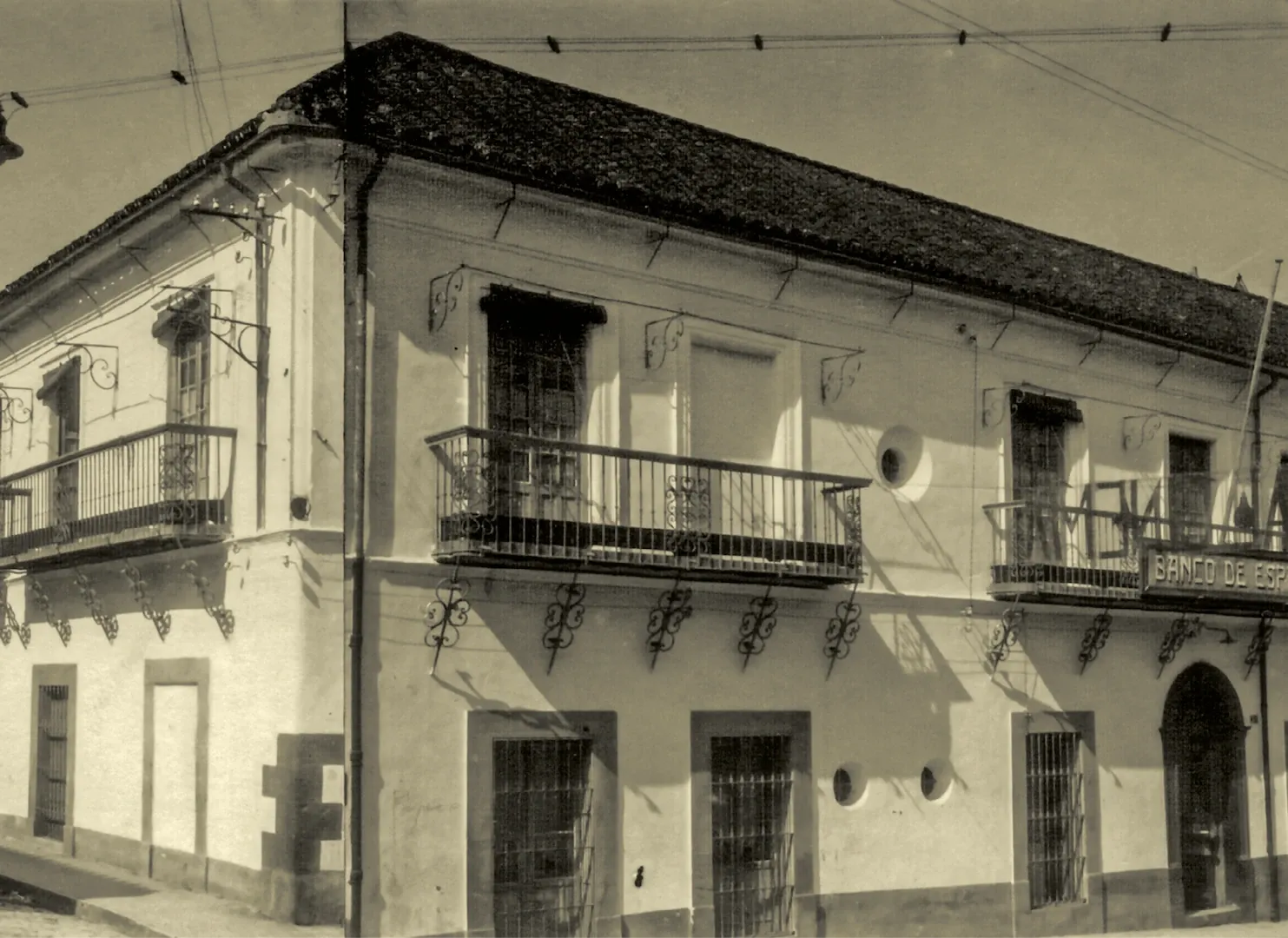 Sucursal de Algeciras. Vista exterior del edificio (calle Sagasta, 10, sede entre 1904 y 1930). Ca. 1929. Fotógrafo: desconocido. Positivo. Plata en gelatina. N.º inv. 150.