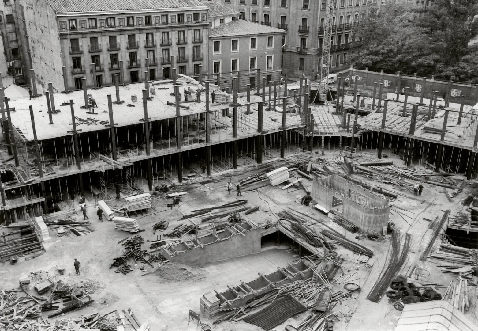 Madrid. Obras de ampliación del edificio del Banco de España en las calles de Los Madrazo y Marqués de Cubas. Construcción de las plantas sobre rasante. 1971. Fotógrafo: desconocido. Positivo. Plata en gelatina. N.º inv. 9629.