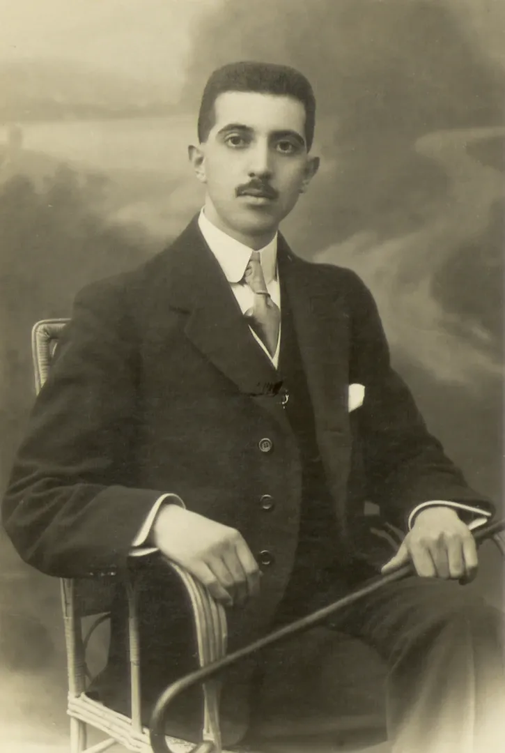 Francisco Rodríguez Merino. Cobrador. Sucursal de Zamora. Ca. 1917. Fotógrafo: Foto Mena. Positivo. Plata en gelatina. N.º inv. 19947.