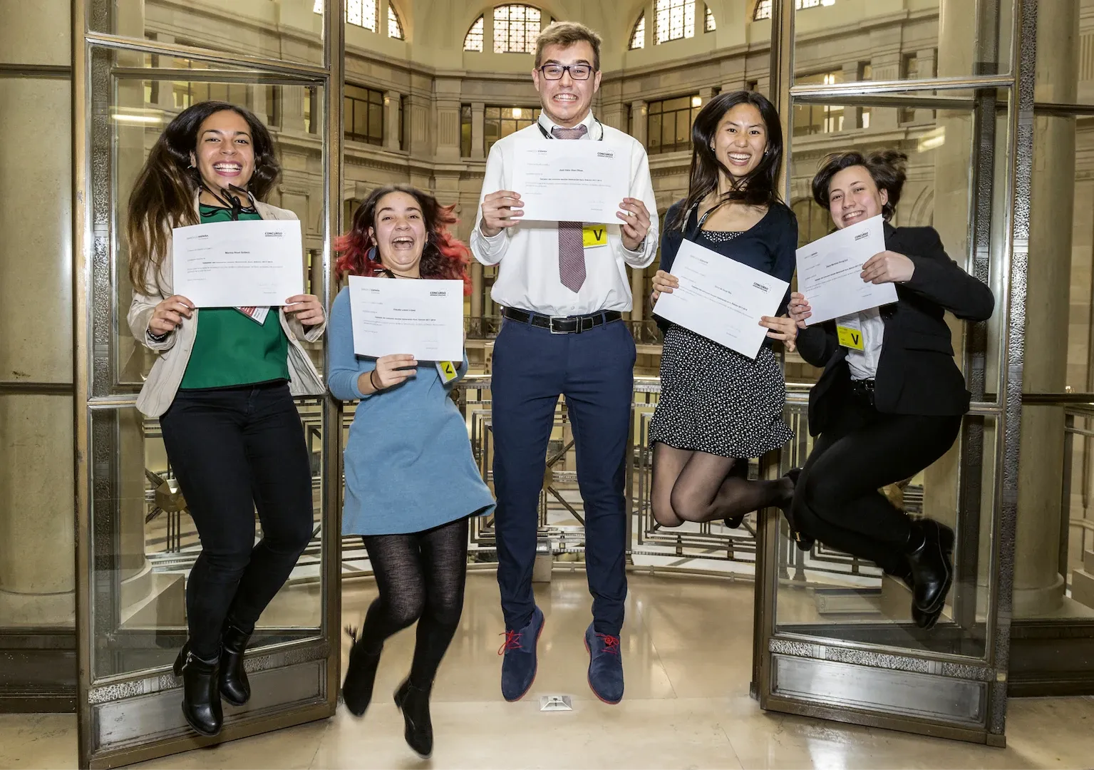 Final nacional del concurso escolar Generación €uro 2017-2018. Ganador: equipo del Instituto de Enseñanza Secundaria Camilo José Cela, de Pozuelo de Alarcón (Madrid). 2018. Fotógrafo: Daniel Santamaría. Imagen digital.