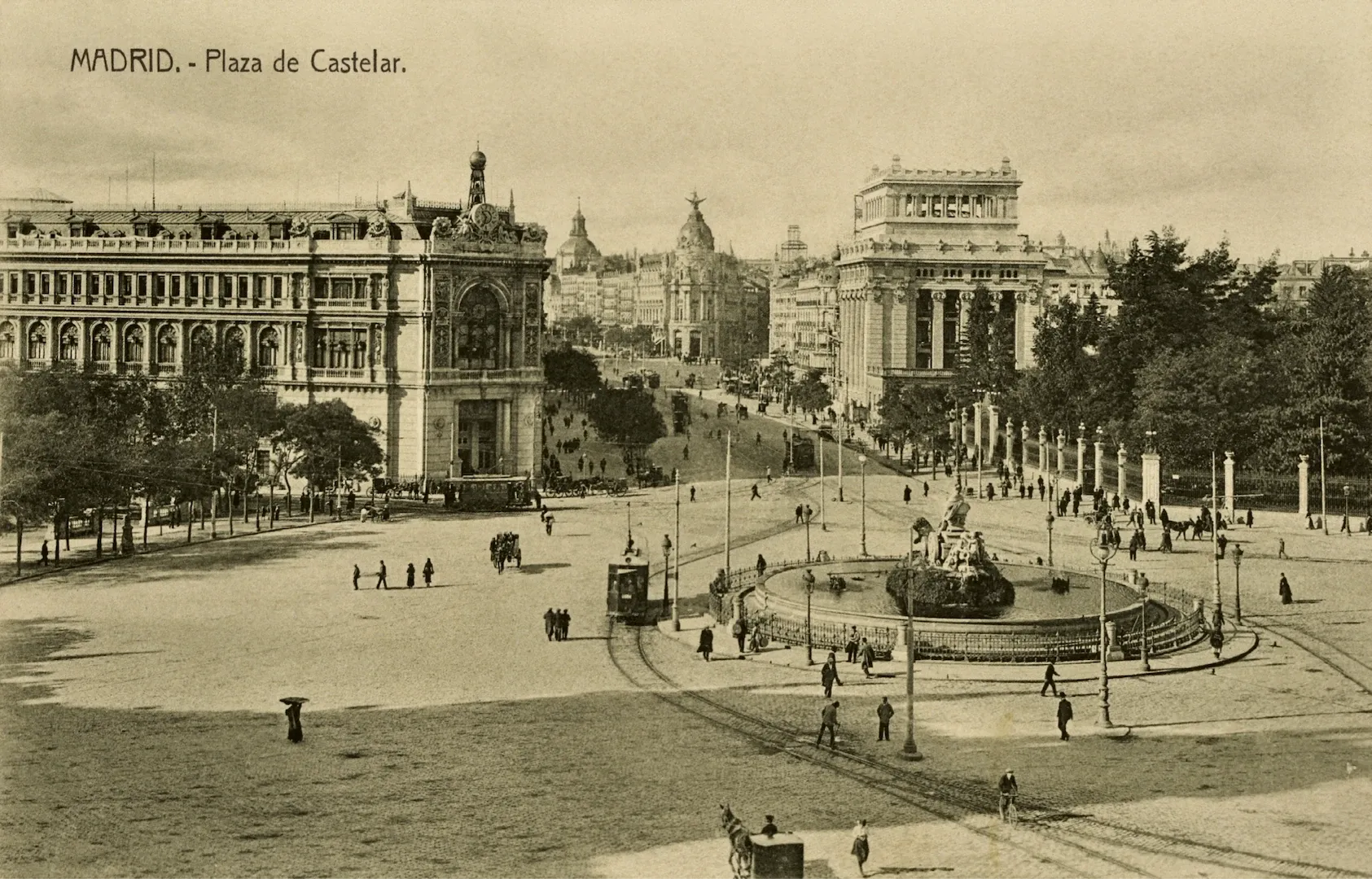 Madrid. Plaza de Castelar, actual plaza de Cibeles, y vista de la calle de Alcalá. Ca. 1930. Fototipo. Tarjeta postal.